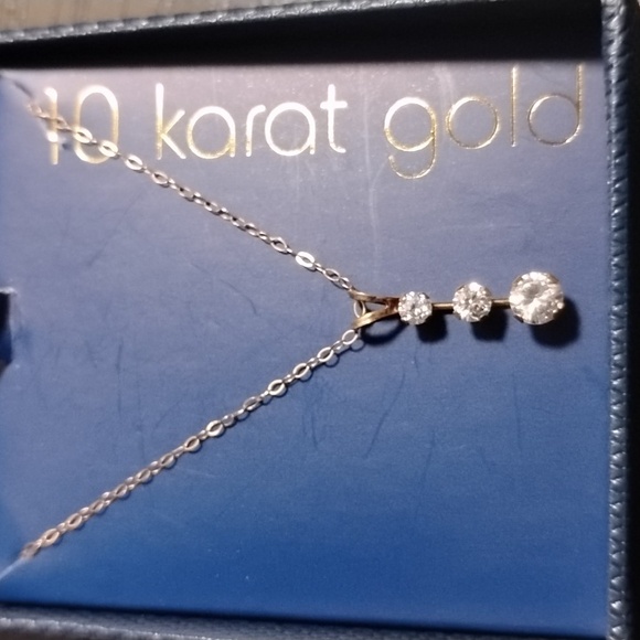 Elegant 10K YG Diamond Pendant Necklace